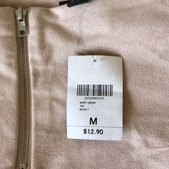 Short skirt - Picture 3 of 4